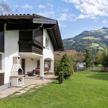 Spacious Chalet In Maishofen Near Forest Buitenkant foto